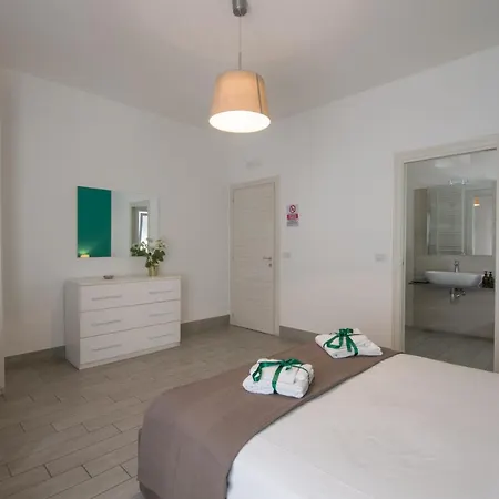 Brothers Vomero 3* Naples